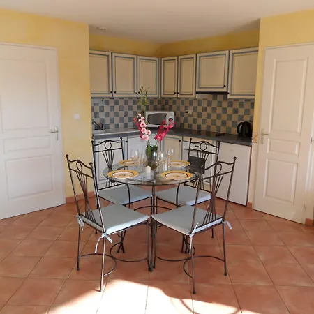 Aparthotel Odalys La Licorne De Haute Provence 4*