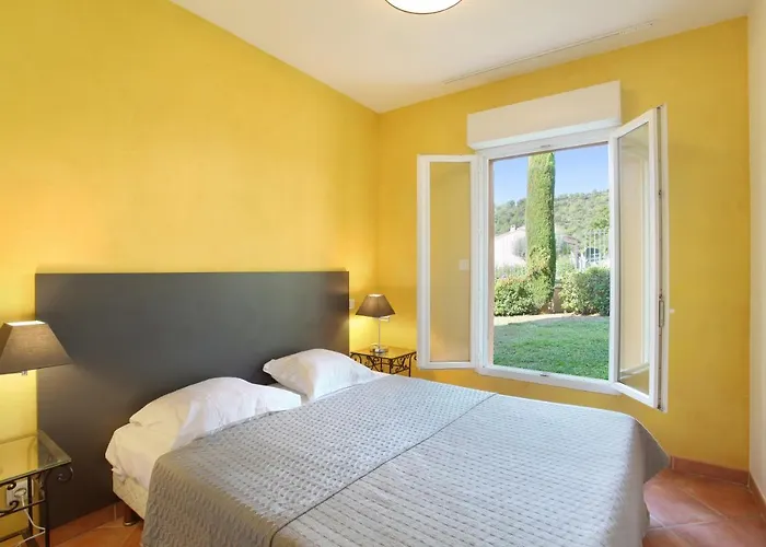 Aparthotel Odalys La Licorne De Haute Provence 4*