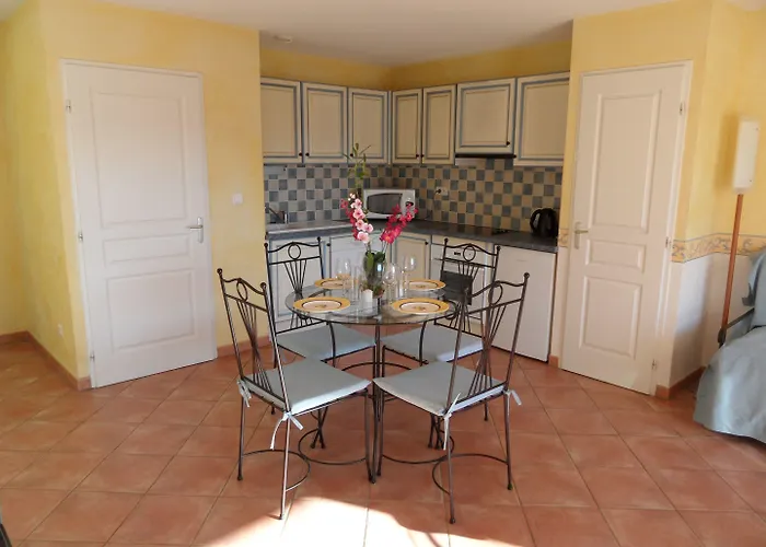 Aparthotel Odalys La Licorne De Haute Provence 4*