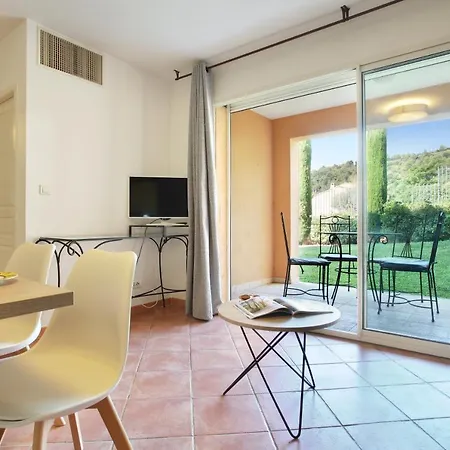 Apart Otel Odalys La Licorne De Haute Provence 4*