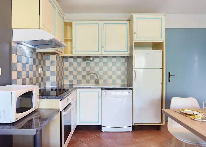 Odalys La Licorne De Haute Provence Aparthotel 4*