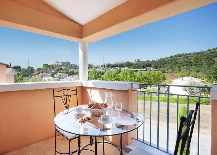 Odalys La Licorne De Haute Provence Aparthotel 4*